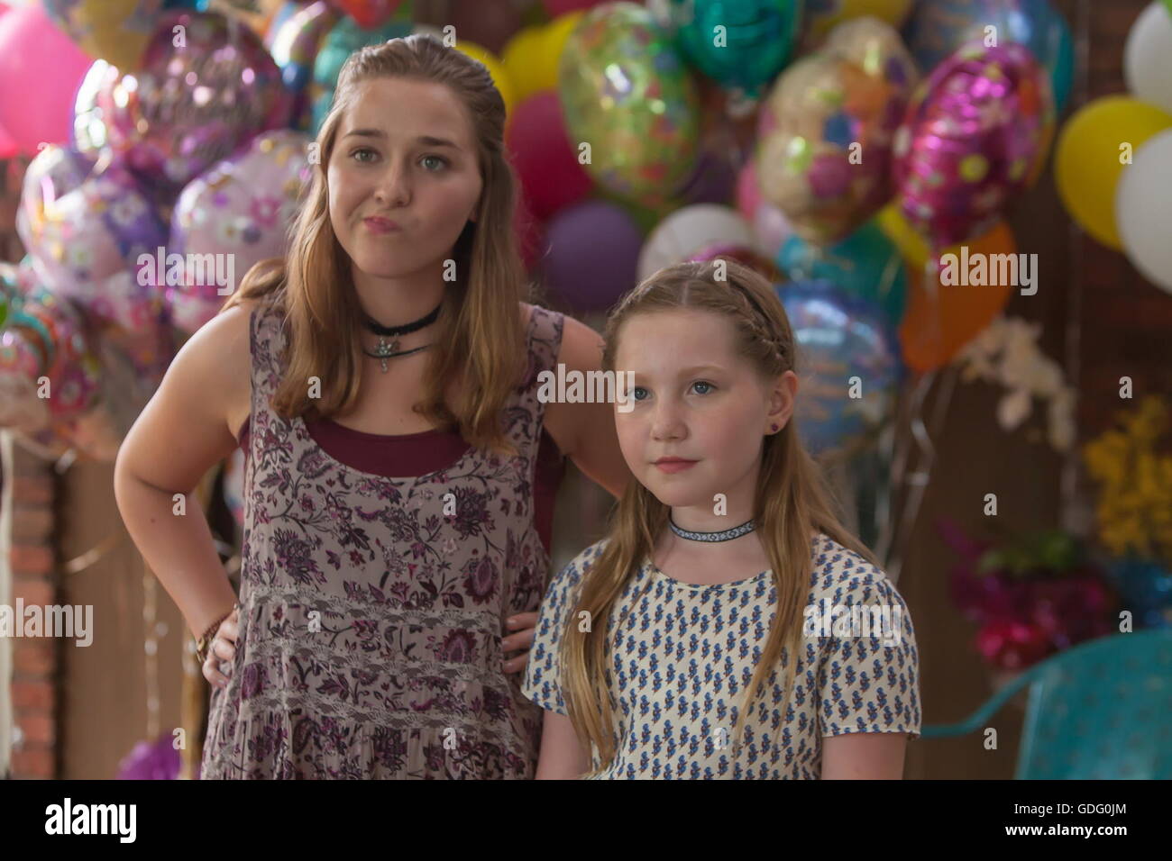 DATE DE SORTIE : Avril 29, 2016 Title : La Fête des Mères STUDIO : Open Road Films Réalisateur : Garry Marshall Résumé : Trois générations se rejoignent dans la semaine précédant la Fête des mères avec : Jennifer Aniston, Kate Hudson, Julia Roberts, Jason Sudeikis (Crédit : c Open Road Films/images/) Banque D'Images