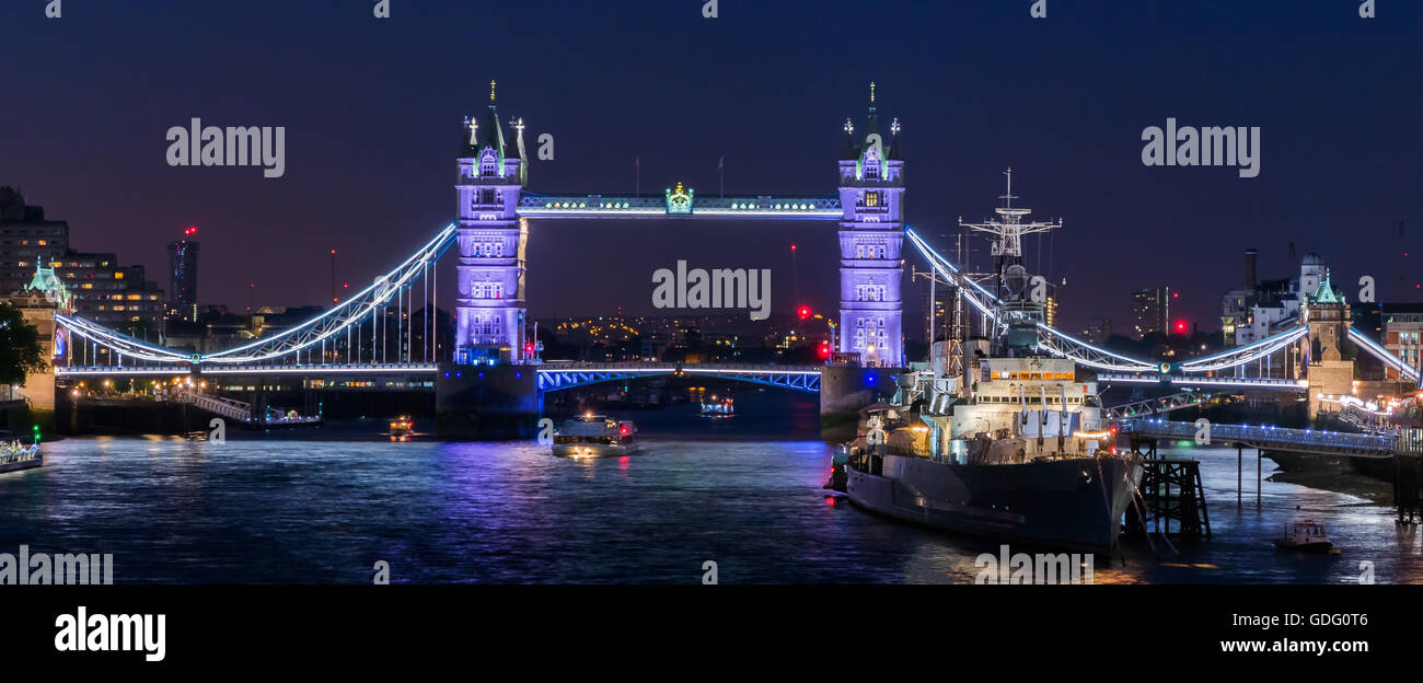 Tower Bridge de Londres, une véritable icône de Londres, en Angleterre. Banque D'Images