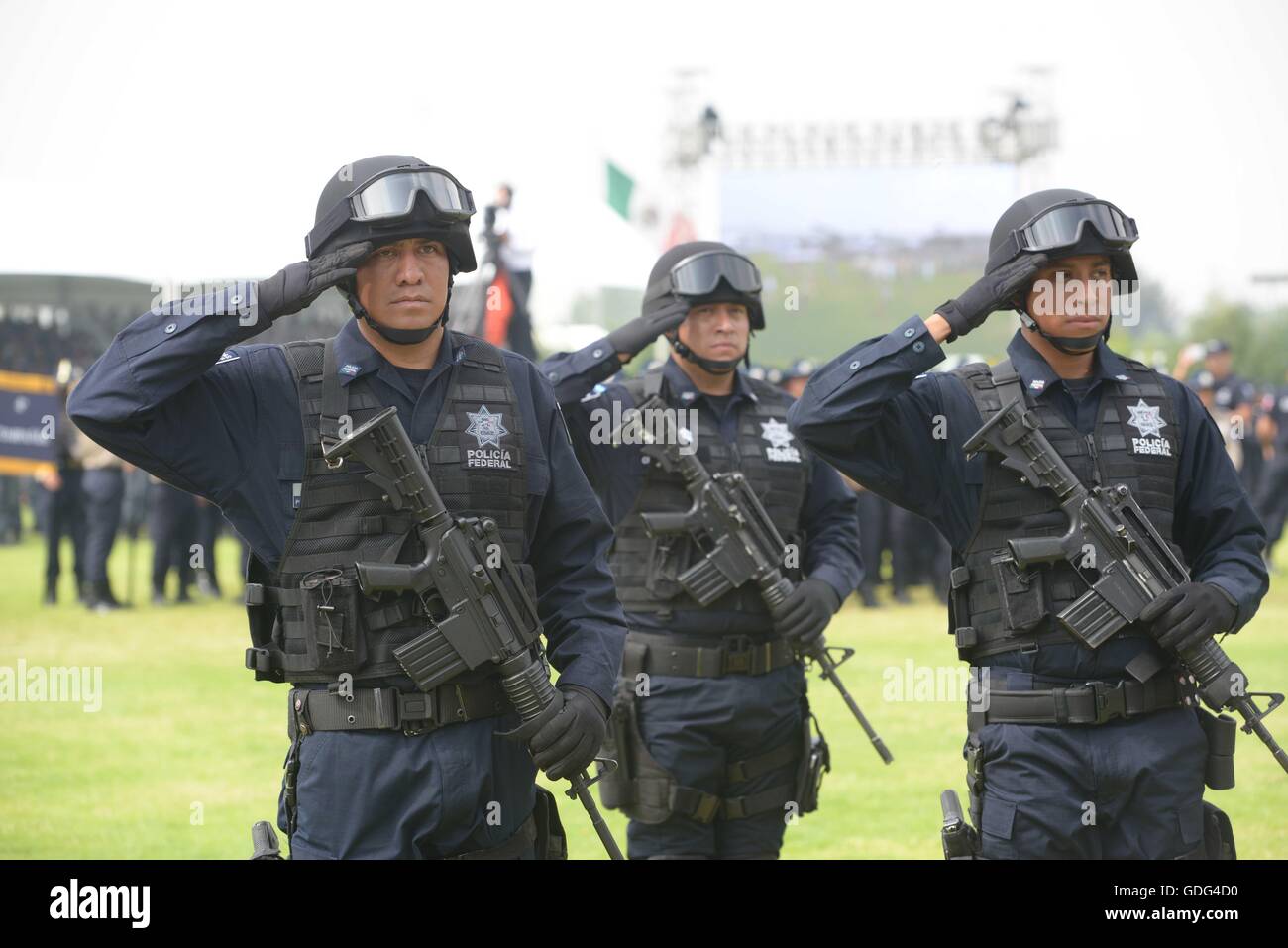 Opération spéciale de la Police fédérale mexicaine policiers militaires durant la 88e anniversaire de la police nationale en présence du Président Enrique Peña Nieto, 13 juillet 2016 à Iztapalapa, Mexico, Mexique. Banque D'Images