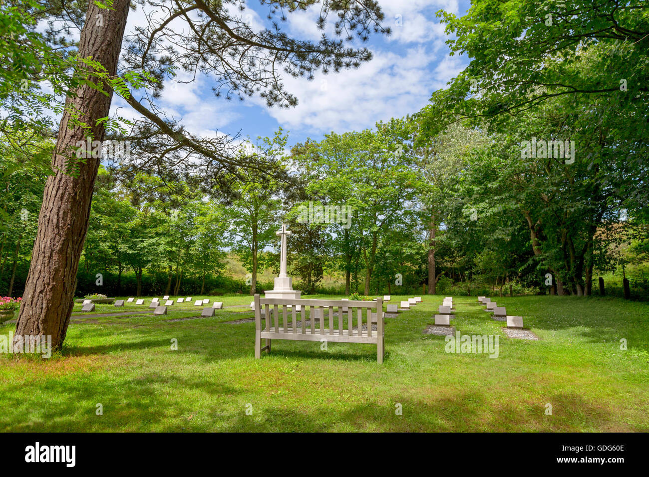 Cimetière Vredenhof- tombes de soldats, marins, pilotes, qui se sont noyés au cours de la PREMIÈRE GUERRE MONDIALE ET LA DEUXIÈME GUERRE MONDIALE, Schiermonnikoog, Frise, Pays-Bas. Banque D'Images