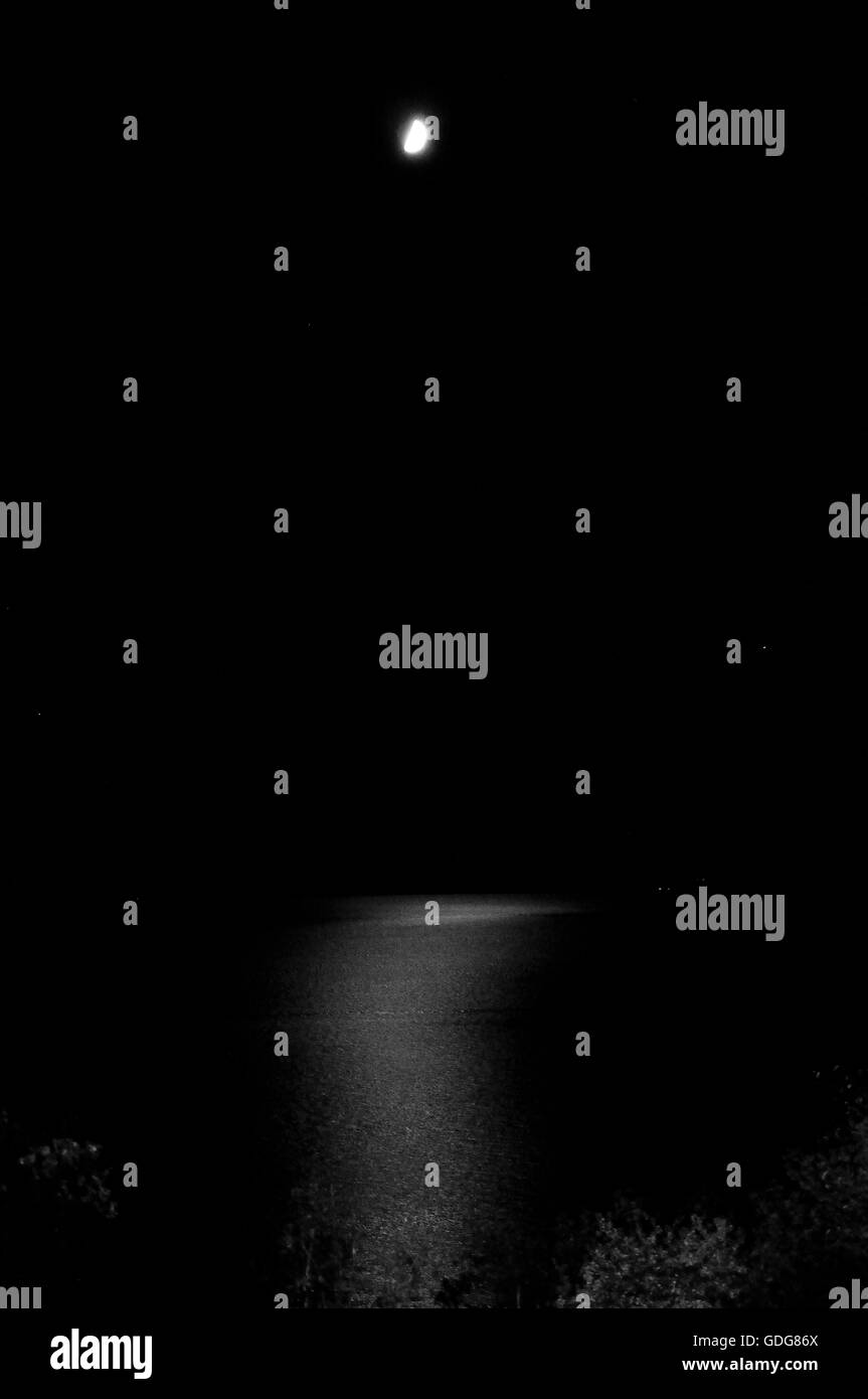 La réflexion de la lune dans la mer Adriatique, la Croatie Banque D'Images