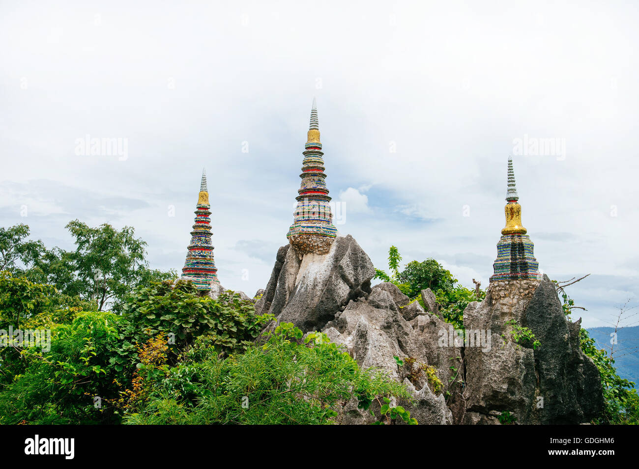 Prajomklao Rachanusorn Wat Chalermprakiat ,temple étonnant au-dessus de montagne à Lampang, Thaïlande. Banque D'Images