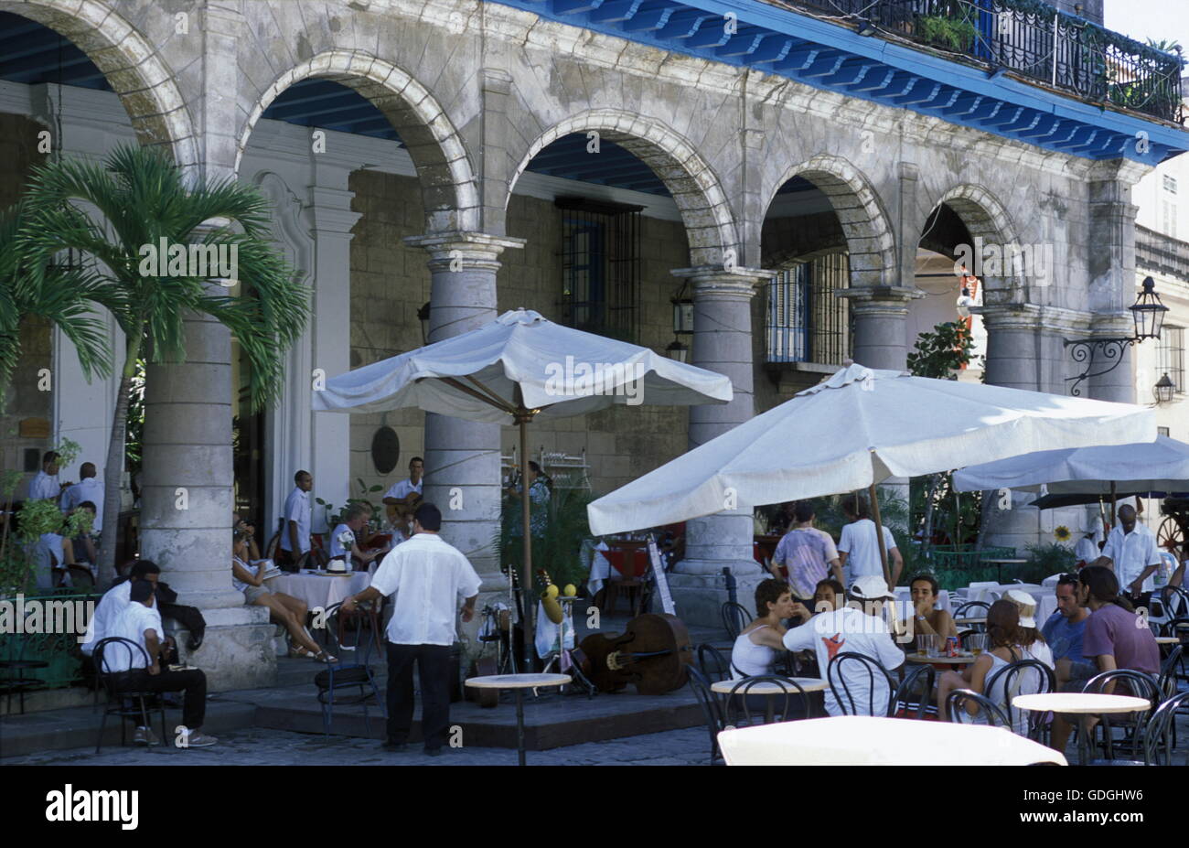 La Plaza de la Catedral, dans la vieille ville de la ville de La Havane à Cuba dans la mer des Caraïbes. Banque D'Images