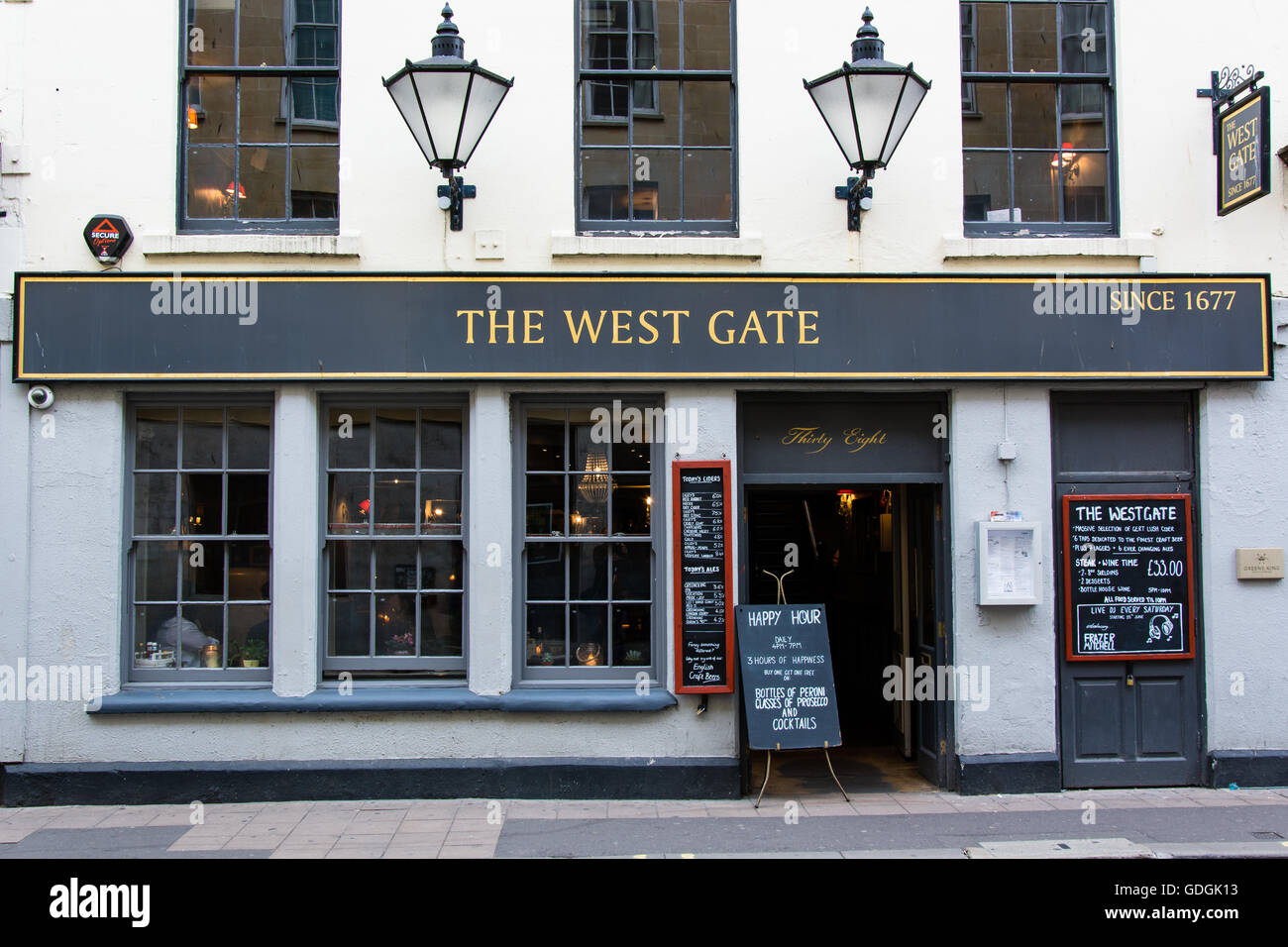 La porte ouest Public House. Pub sur Westgate Street dans le patrimoine mondial de l'UNESCO Ville de Bath, dans le Somerset, Angleterre Banque D'Images