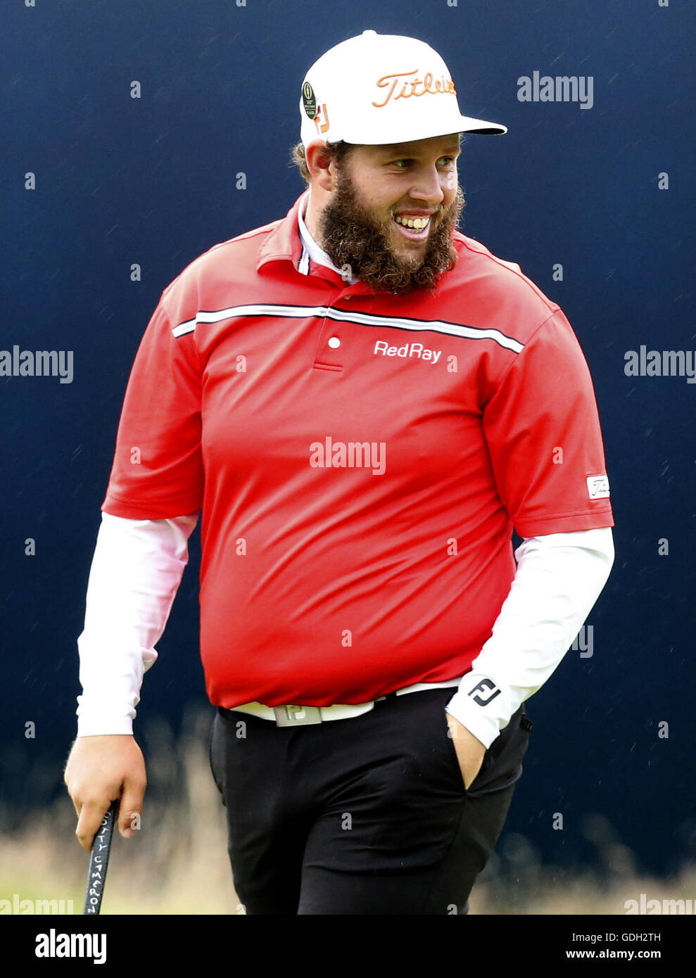 L'Angleterre Andrew Johnston sourire alors qu'il marche dans l'allée au 18e trou lors de la troisième journée de l'Open Championship 2016 au Royal Troon Golf Club, South Ayrshire. Banque D'Images