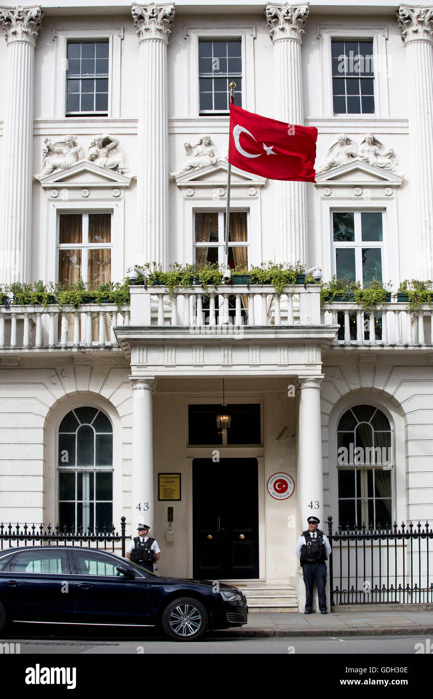 Une vue générale de l'ambassade de Turquie dans le centre de Londres, que le gouvernement turc a purgé 2 745 juges considérés comme loyaux à un clerc en exil le président du pays attribue pour l'échec d'un coup. Banque D'Images