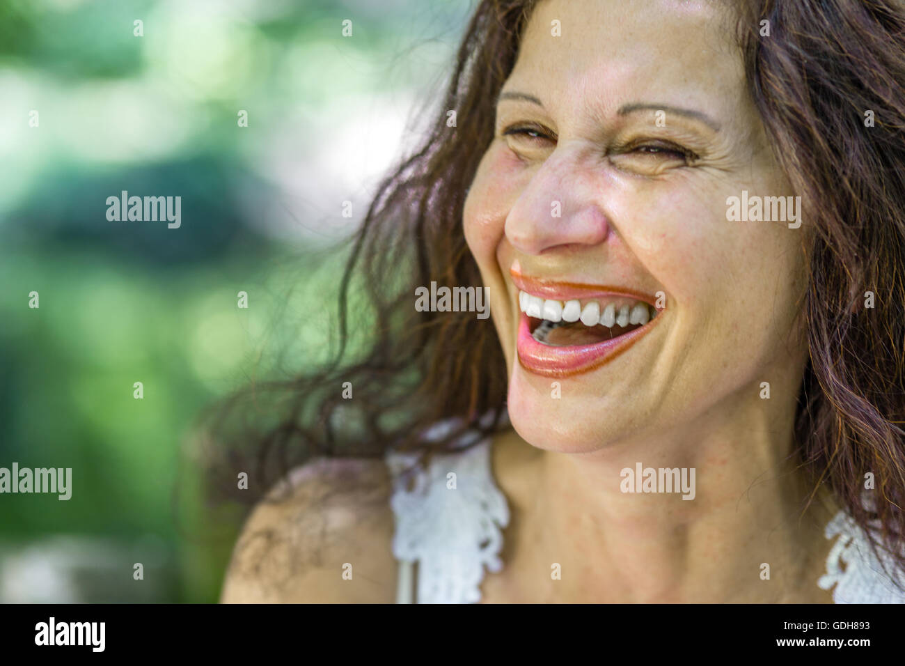 Jolie femme rire s'amuser Banque D'Images