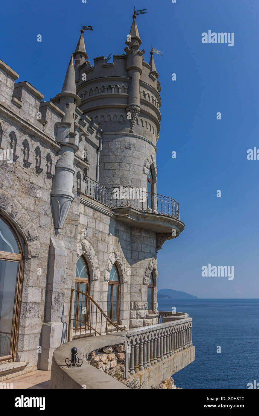 Swallow's nest en haut d'une falaise près de Yalta, Ukraine Banque D'Images