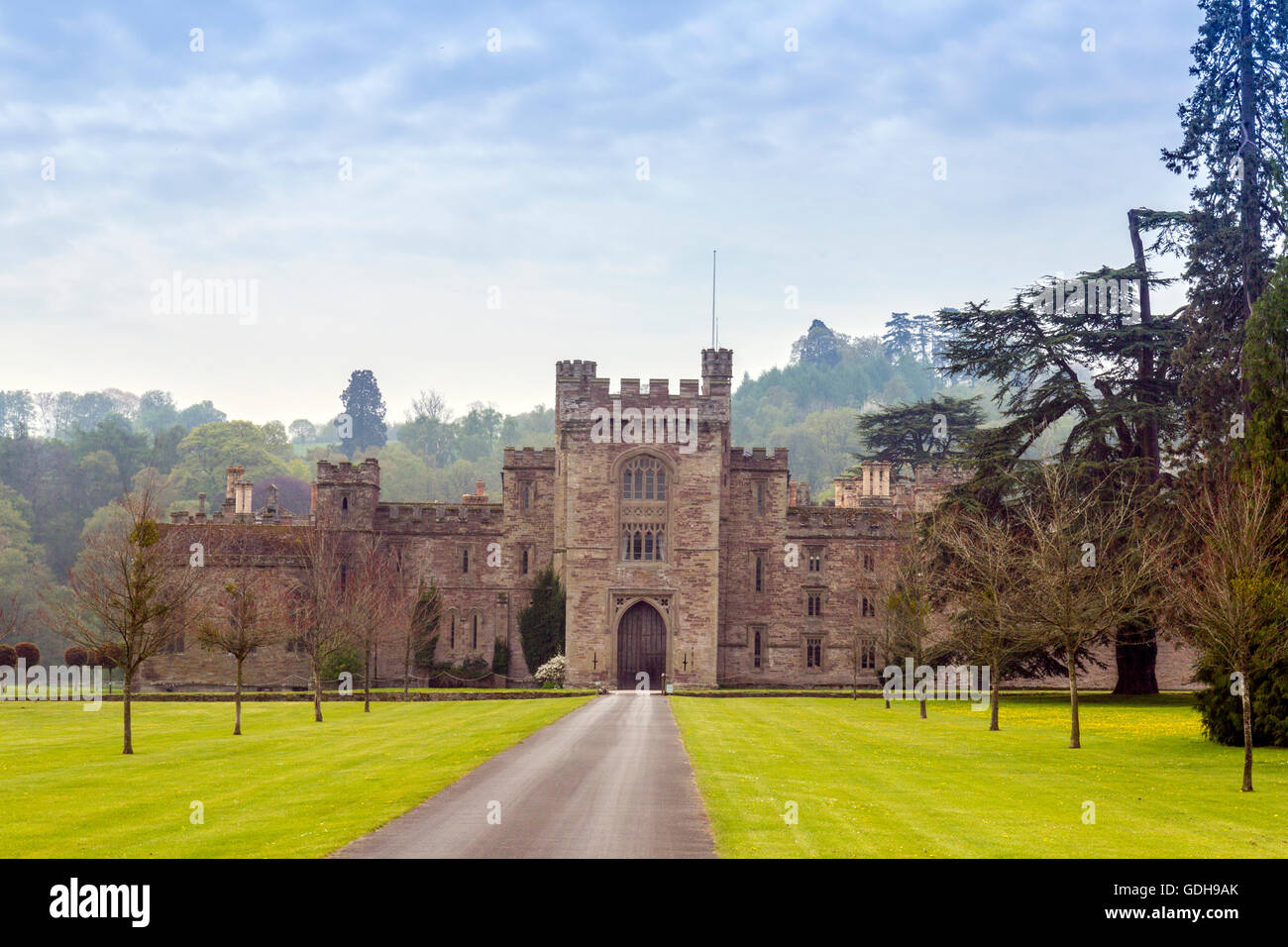 La façade et l'approche de Château de Hampton Court, Herefordshire, Angleterre, RU Banque D'Images