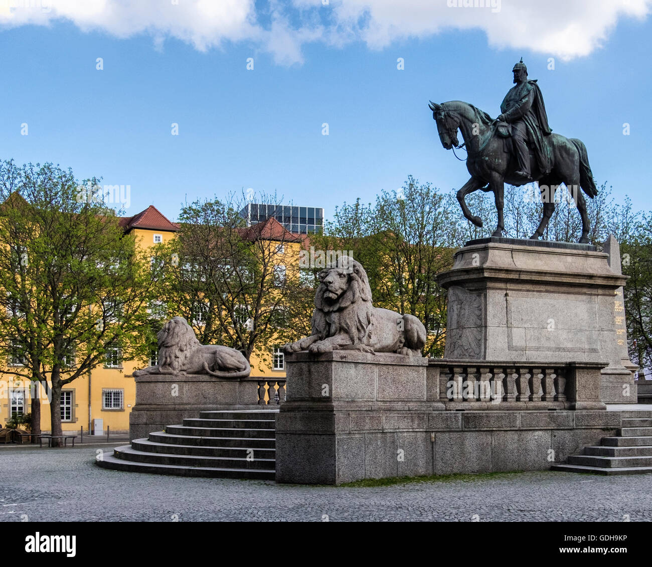 Le Kaiser Wilhelm Memorial, une statue équestre en l'honneur de Guillaume Ier, roi de Prusse et l'empereur allemand, Karlsplatz Stuttgart Banque D'Images