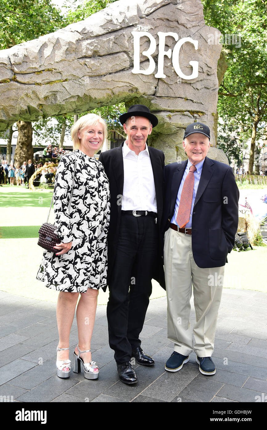Claire Van Kampen, Mark Rylance et David Rylance participant à la UK Premiere de la BFG à Leicester Square, Londres. Banque D'Images