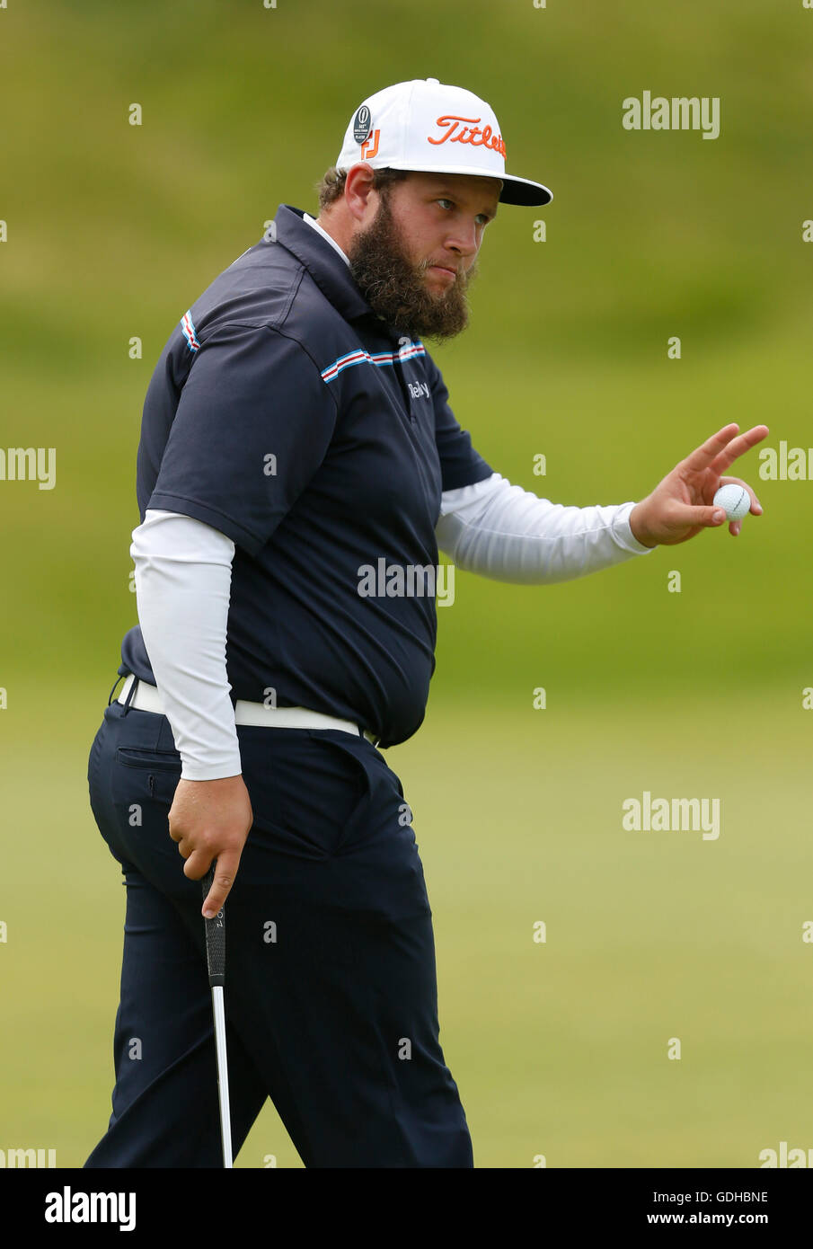L'Angleterre Andrew Johnston reconnaît son putt sur le 6ème jour pendant quatre de l'Open Championship 2016 au Royal Troon Golf Club, South Ayrshire. Banque D'Images