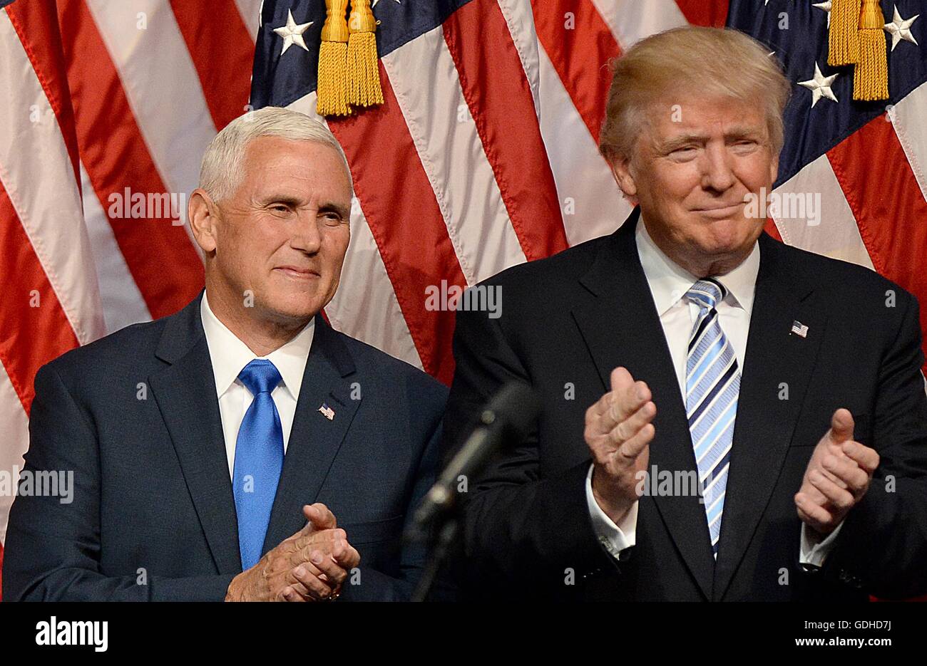 New York, NY, USA. 16 juillet, 2016. Mike Pence, Donald Trump aussi présents pour l'atout de Donald annonce le gouverneur Mike Pence comme Colistière à la vice-présidence, New York Hilton Midtown, New York, NY 16 juillet 2016. Credit : Kristin Callahan/Everett Collection/Alamy Live News Banque D'Images