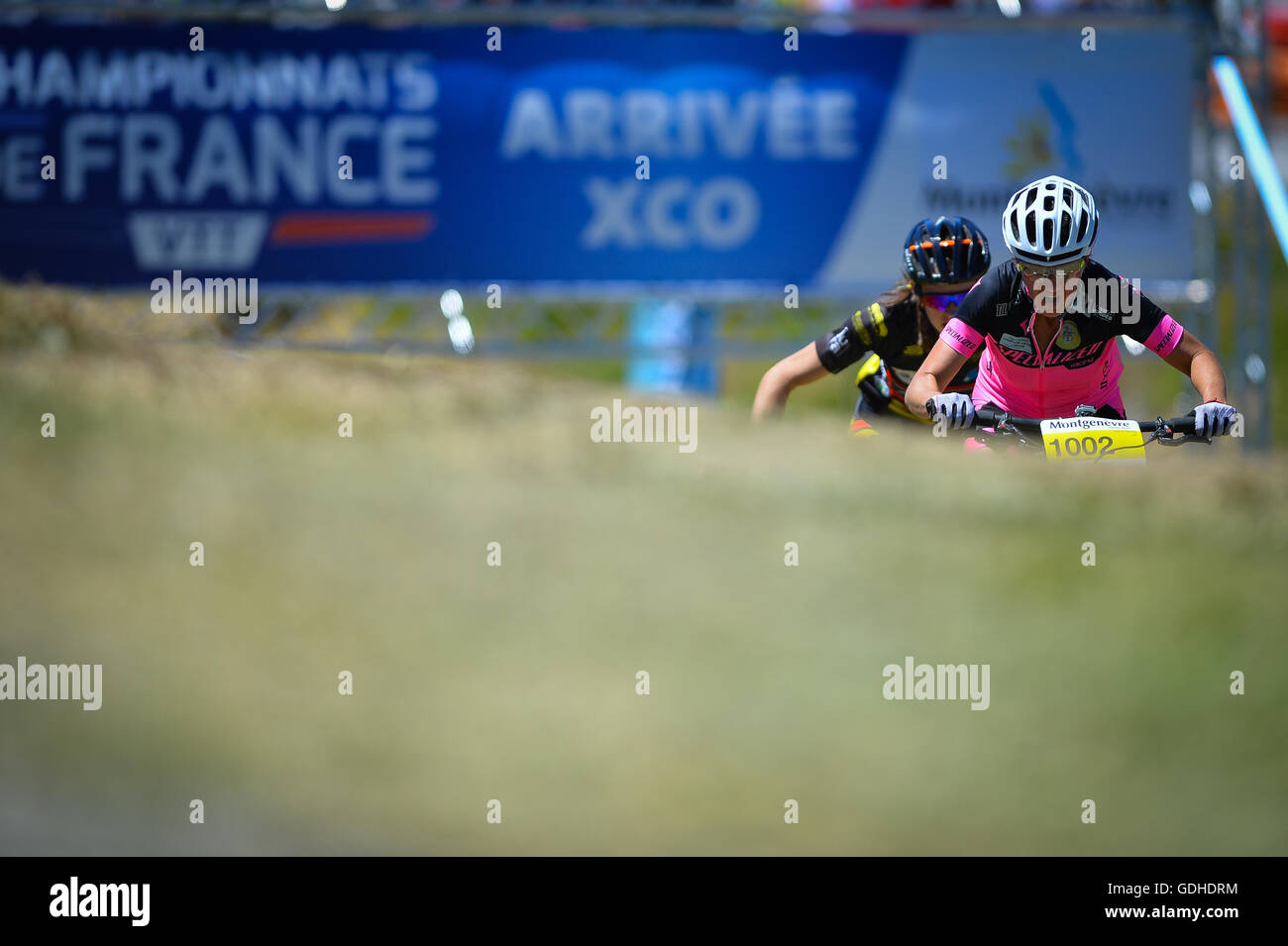 Montgenèvre, France. 16 juillet, 2016. Championnat de France VTT 2016. Les femmes 1002 Sabrina ENAUX 2e place et Estelle BOUDOT (derrière) La 3e place. Credit : Damiano Benedetto/Alamy Live News Banque D'Images