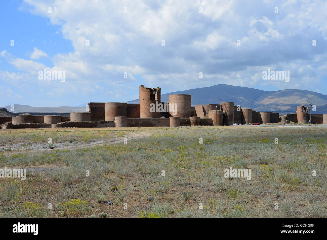 (160717) -- ISTANBUL, 17 juillet 2016 (Xinhua) -- File photo fournie par le site officiel de l'UNESCO présente une vue de site archéologique d'Ani de la Turquie. Le Comité du patrimoine mondial a ajouté le vendredi neuf nouveaux sites culturels à la prestigieuse Liste du patrimoine mondial. Nouveau mis sur la liste du patrimoine mondial sont Zuojiang Huashan Rock Art Paysage culturel (Chine), le site archéologique de Nalanda Mahavihara (Inde) ; le Perse Qanat (Iran) ; Nan Madol : centre cérémoniel de l'Est de la Micronésie (Micronésie) ; Stecci - Cimetières Pierres tombales médiévales (Bosnie-Herzégovine, Croatie, Monténégro, Serbie) archéologique ; Banque D'Images