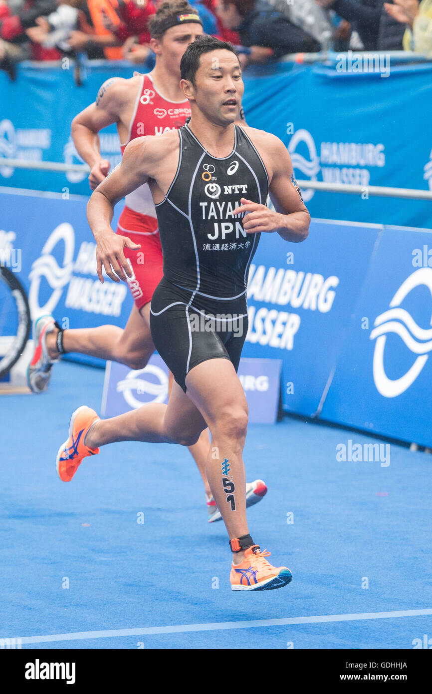 Hambourg, Allemagne. 16 juillet, 2016. Hirokatsu Tayama du Japon en action à Hambourg, Allemagne, 16 juillet 2016. La Série mondiale de triathlon - Mens 7 activité a lieu. Photo : Lukas Schulze/dpa/Alamy Live News Banque D'Images