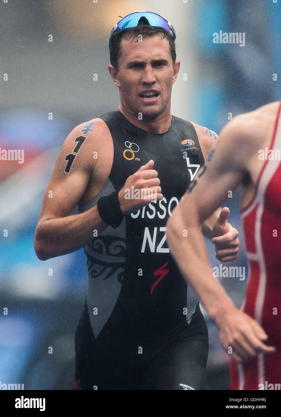 Hambourg, Allemagne. 16 juillet, 2016. Ryan Sissons de Nouvelle-Zélande en action à Hambourg, Allemagne, 16 juillet 2016. La Série mondiale de triathlon - Mens 7 activité a lieu. Photo : Lukas Schulze/dpa/Alamy Live News Banque D'Images