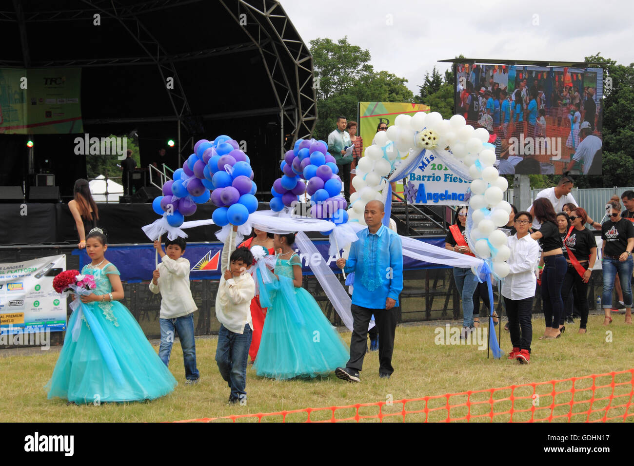 Little Miss Centre philippin Pageant. Barrio Fiesta sa Londres 2016. 16 et 17 juillet 2016. Apps Court Farm, Hurst Road, Walton-on-Thames, Surrey, Angleterre, Grande-Bretagne, Royaume-Uni, UK, Europe. Le Centre philippin et TFC fournir tout un week-end de pur plaisir et de divertissement Pinoy en présentant le meilleur des Philippines de spectacles culturels et de production avec Kapamilya stars des Philippines. Il vise à rassembler et à saisir les qualités uniques de l'fiesta Philippine. Crédit : Ian bouteille/Alamy Live News Banque D'Images