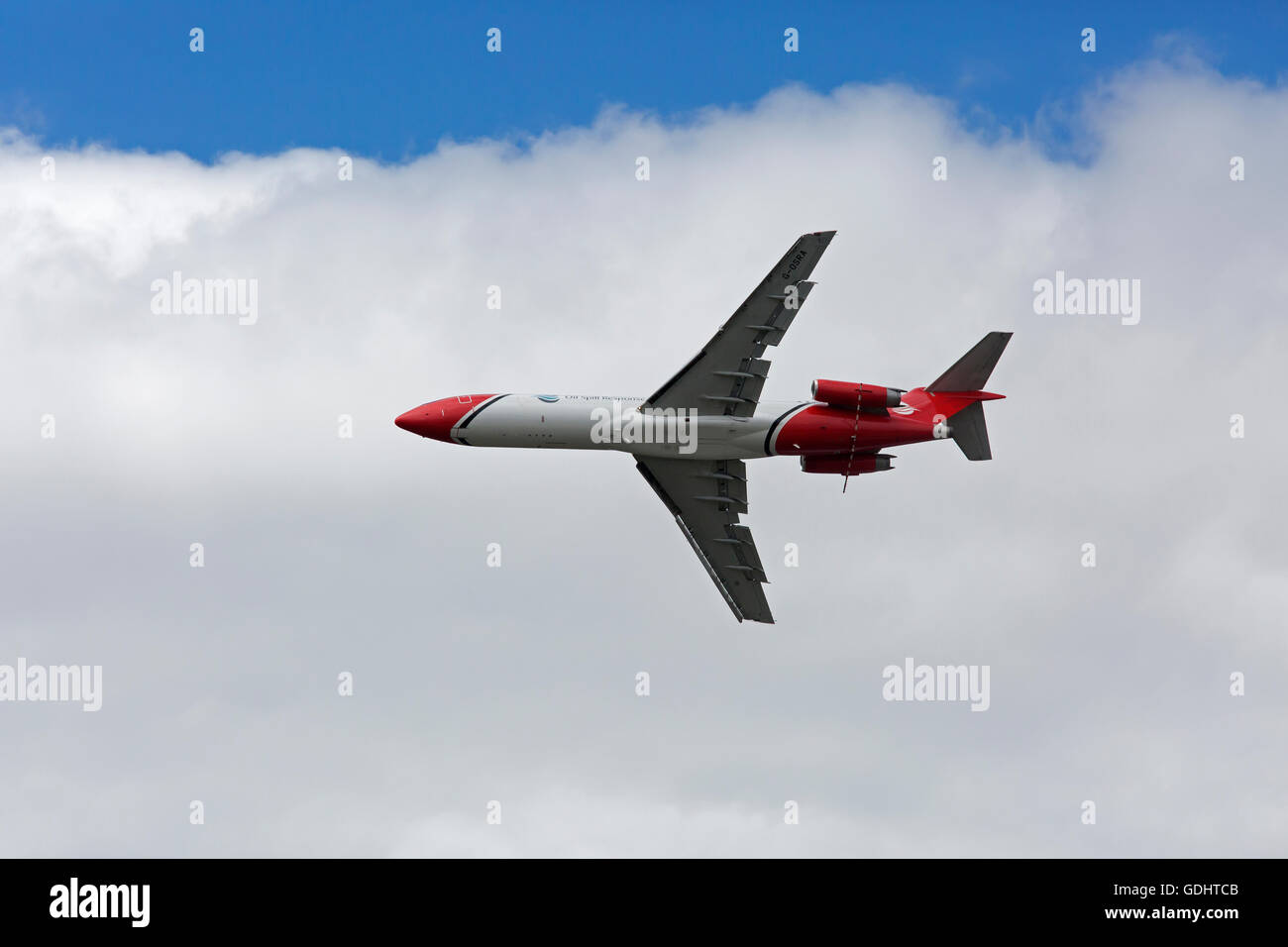 Farnborough, UK,17 juillet 2016, Boeing 727 interventions en cas de déversement d'avion vole au-dessus de Farnborough International Airshow 2016©Keith Larby/Alamy Live News Banque D'Images