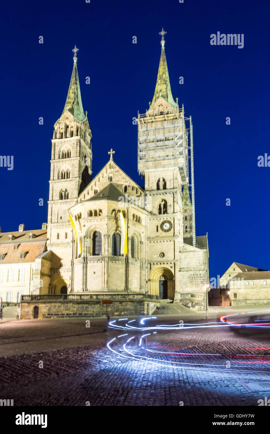 Cathédrale illuminée de Bamberg dans la nuit Banque D'Images