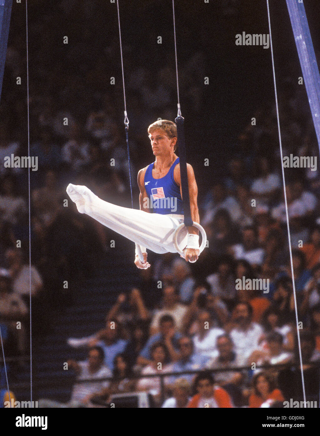 Peter Vidmar de USA effectue sur sonne au Jeux Olympiques de 1984 à Los Angeles. Banque D'Images