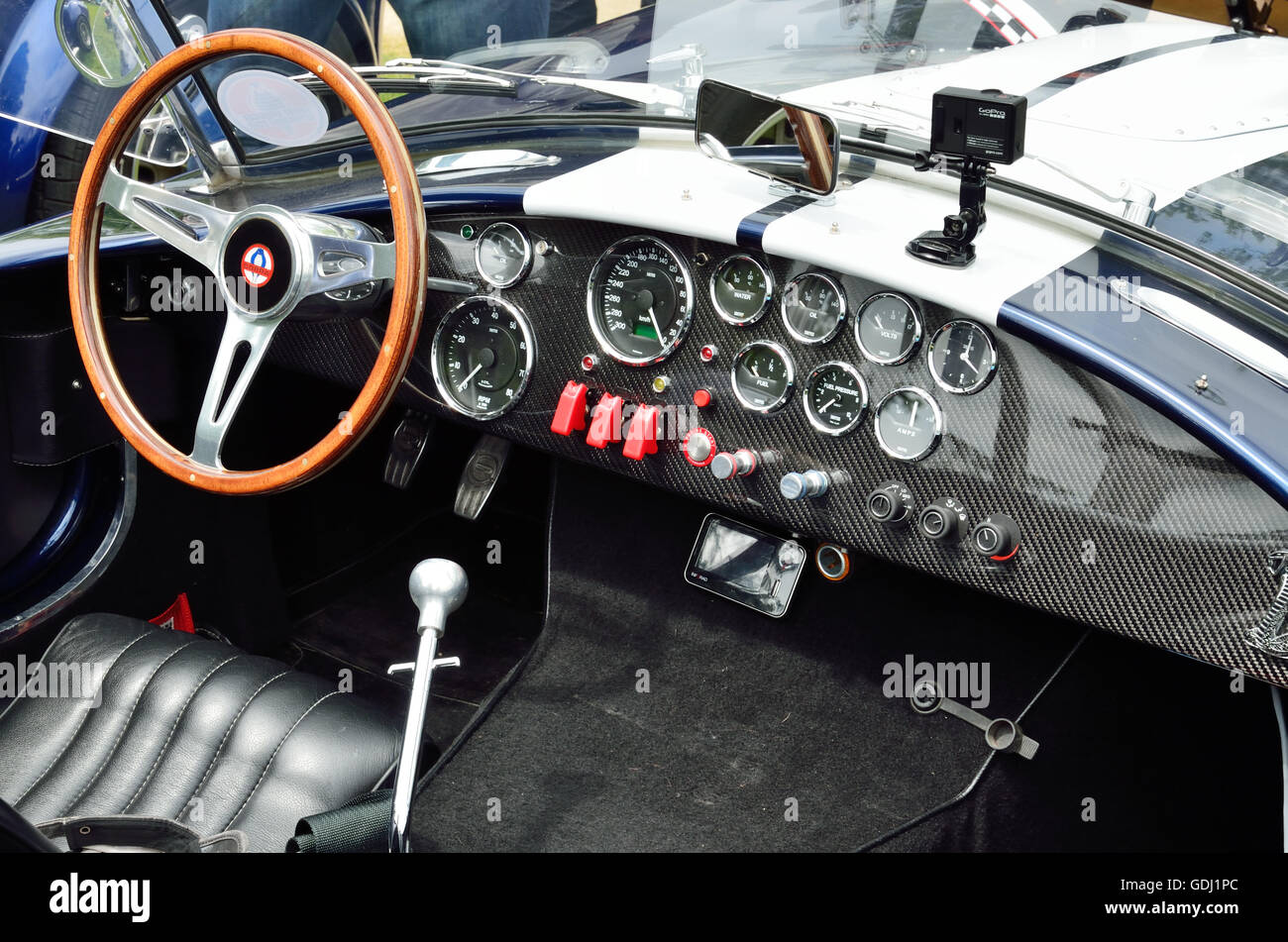 Interieur De La Voiture De Course L Espace Interieur De L Ancienne Voiture De Course Photo Stock Alamy