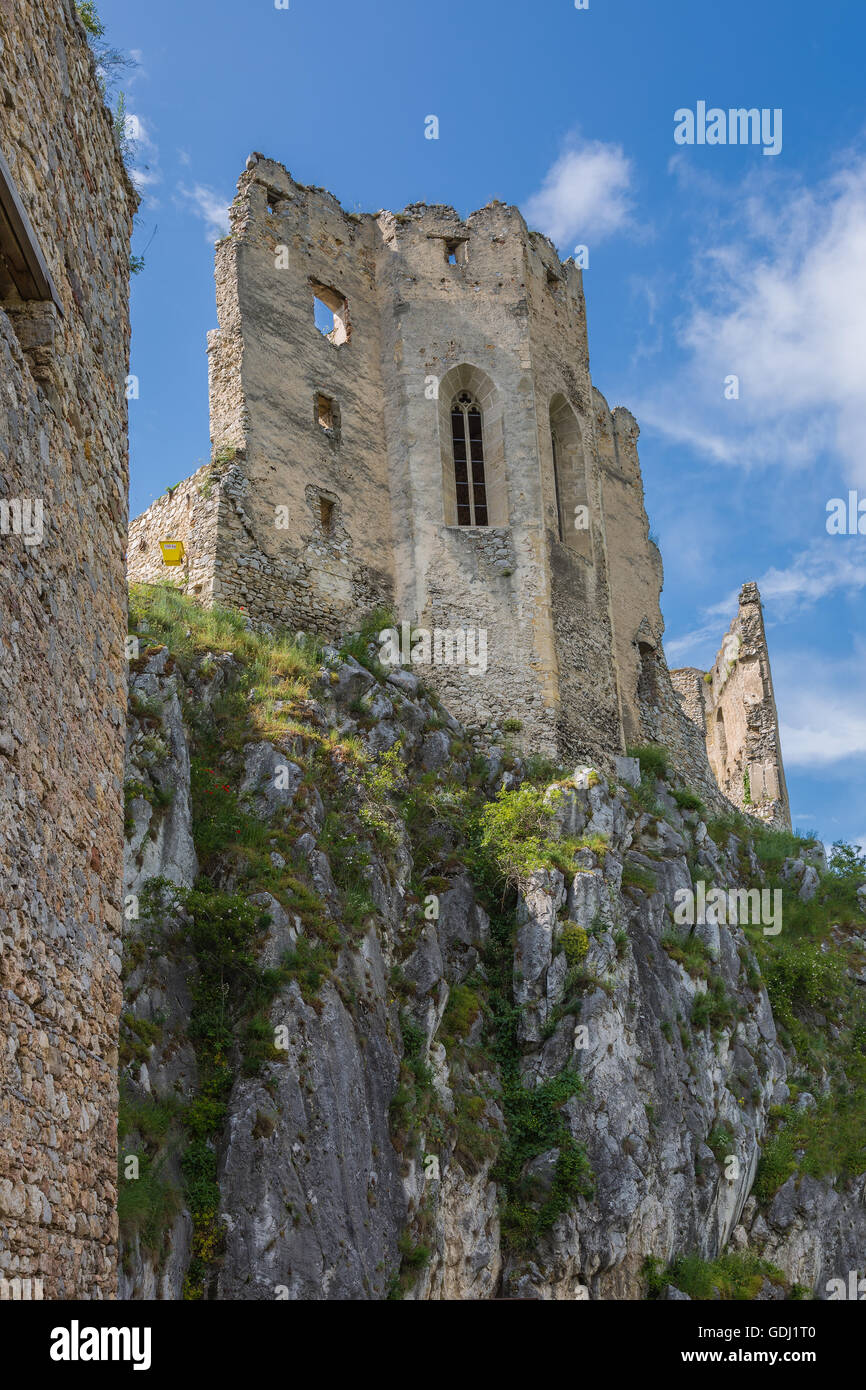 Château médiéval Beckov, la première mention écrite de la 13e siècle. L'Europe, la Slovaquie. Banque D'Images