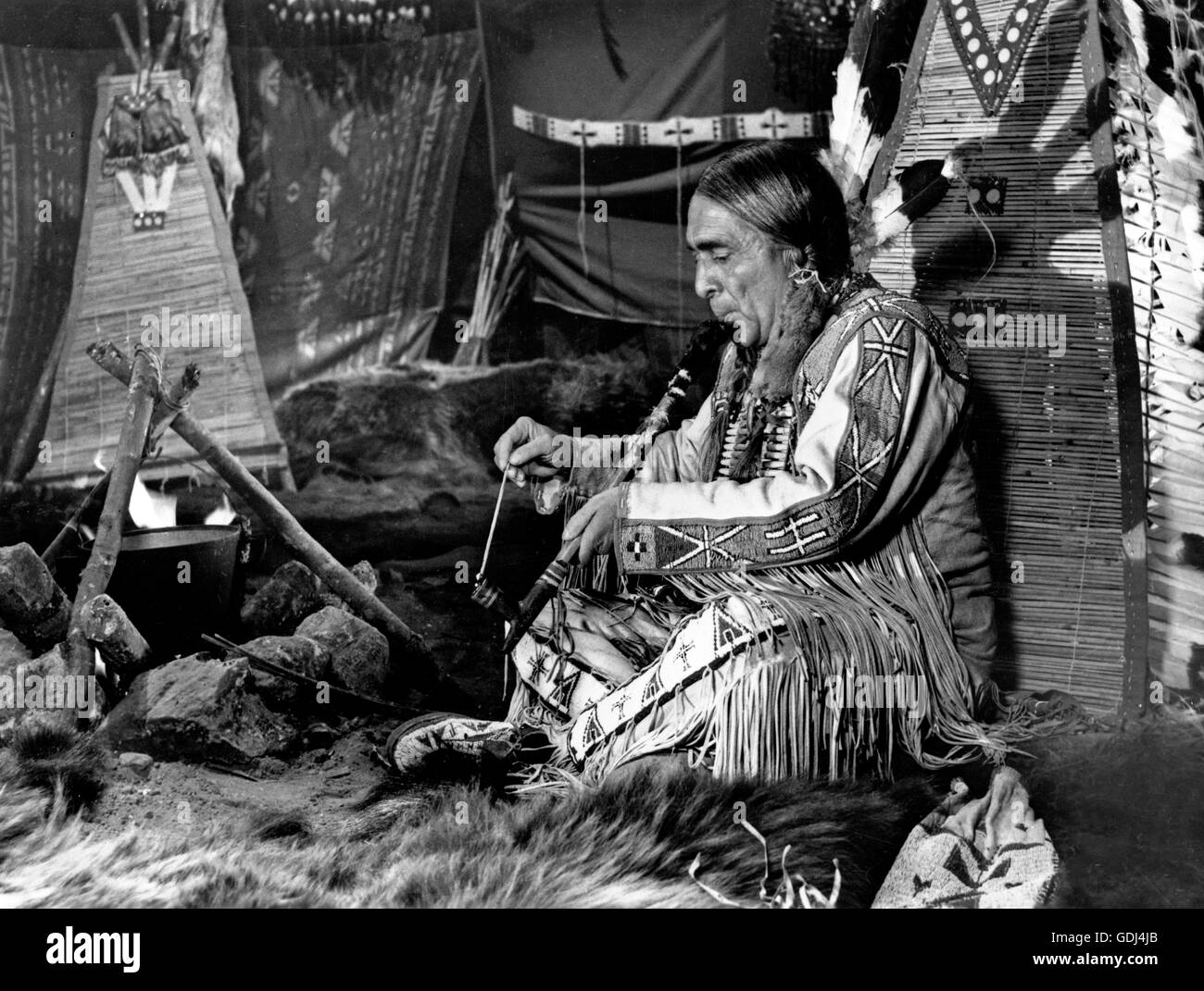 USA ; Amerika ; nord ; Western ; Wildwest ; Westmann ; Cowboy ; Waffe arme ; ; ; ; revolver Colt Mann ; l'homme ; Aushangfoto Genreklassiker ; Hall ; carte ; 1950er ; années 1950, Indianer, American Natives, chef, Banque D'Images