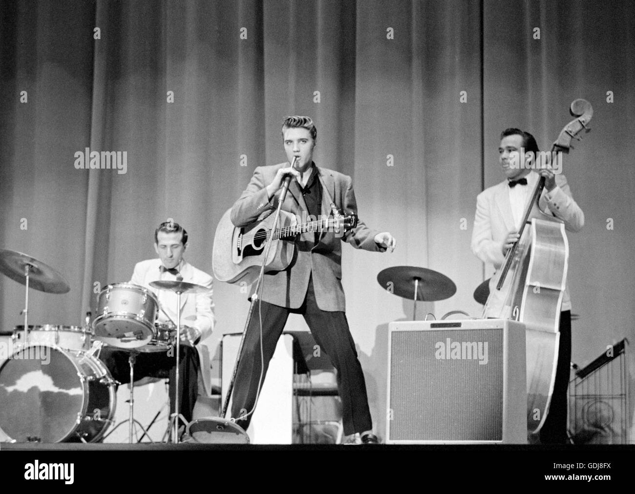 Elvis Presley, sur scène, le 26 mai 1956. Banque D'Images
