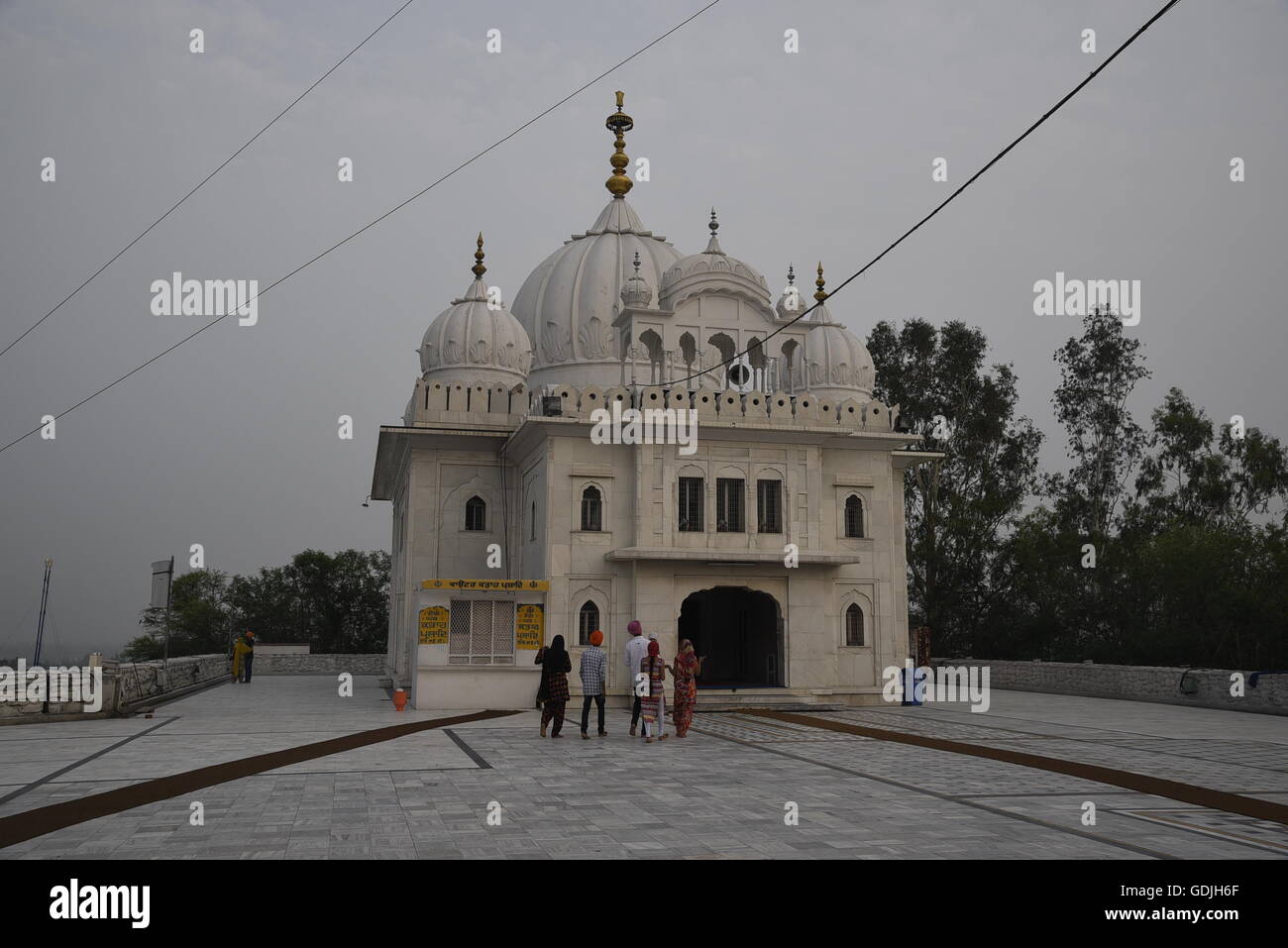 Anadghar ce gurdwara visages fortess dans Anandpur Sahib. Situé sur une colline surplombant Anadpur Sahib. Banque D'Images