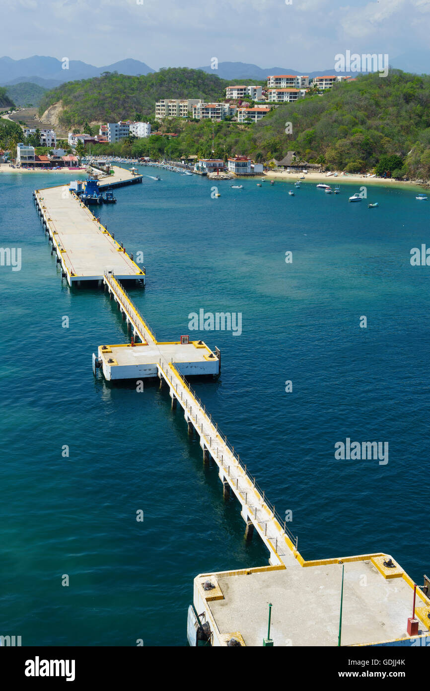 Quai des navires de croisière et d'afficher plus de Huatulco, Oaxaca, Mexique Banque D'Images