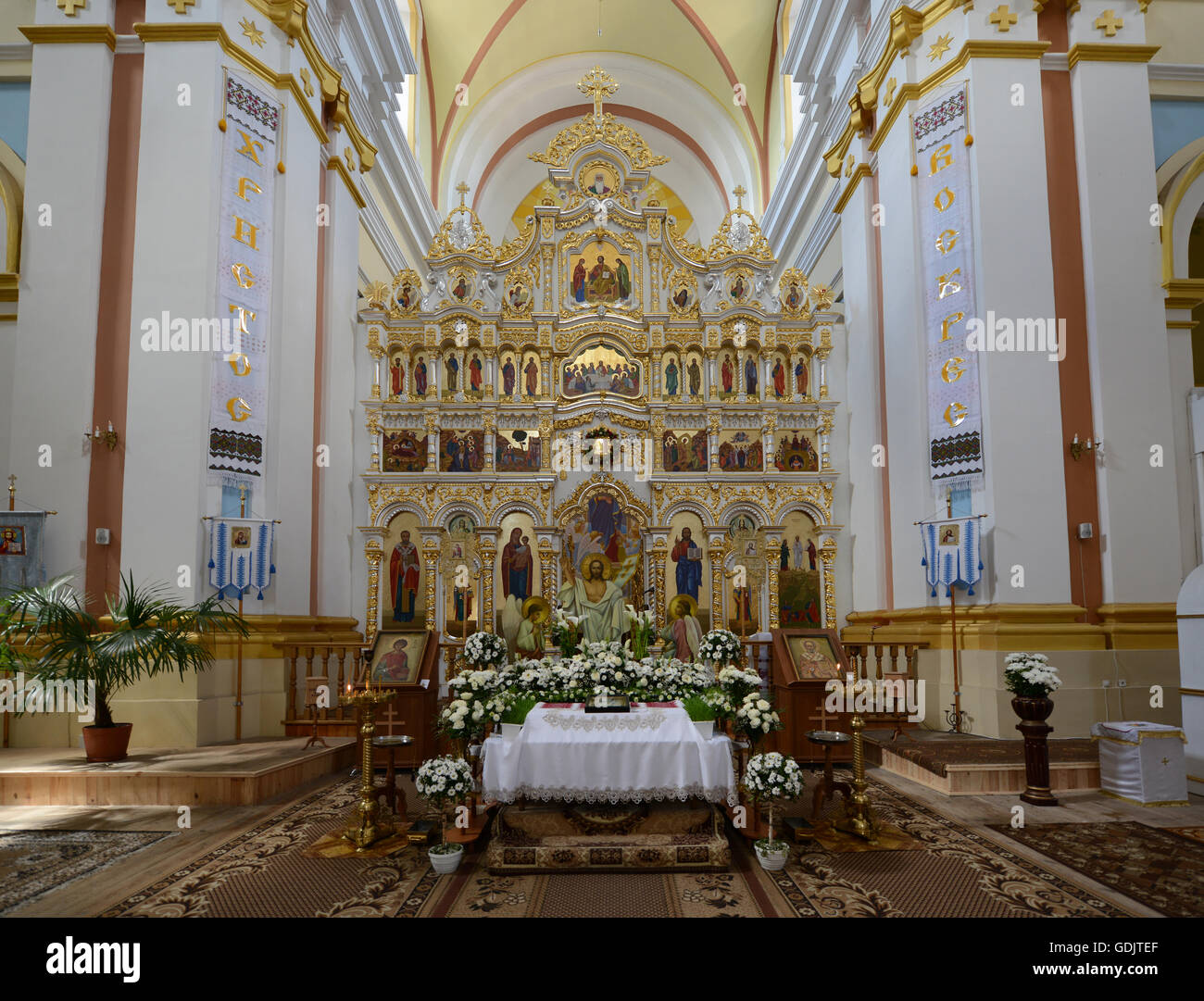 Intérieur de l'église orthodoxe du Patriarcat de Kiev de la Transfiguration à Kremenets (région de Ternopil, Ukraine). Ancienne église de jesui Banque D'Images