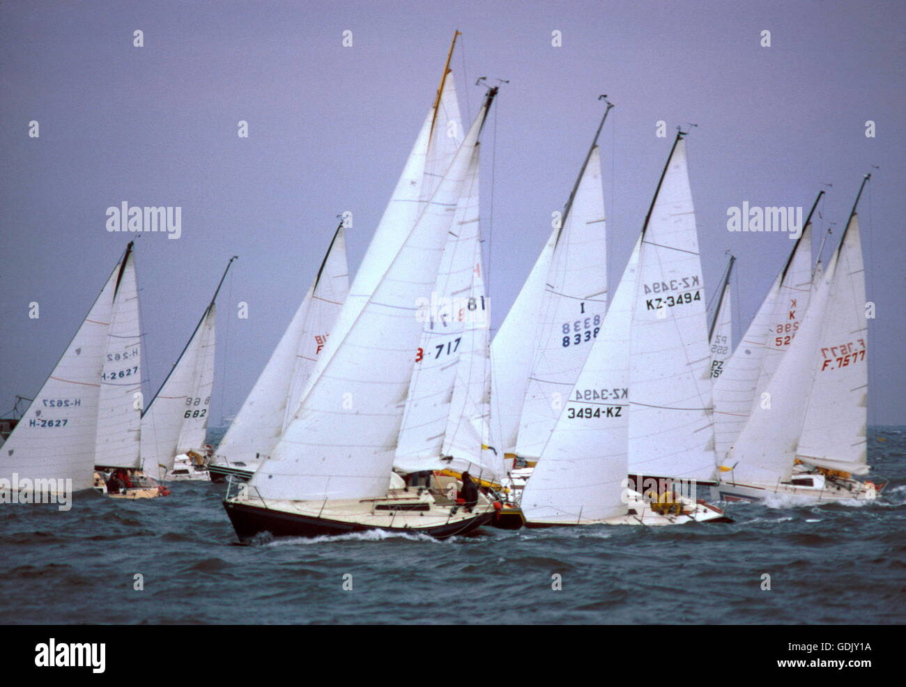 Nouvelles photos d'AJAX. 1979. SHEVENINGEN, Hollande. - Début de la flotte - CHAMPIONNAT DU MONDE D'une demi-tonne À PARTIR DE LA FLOTTE DE PÊCHE CÔTIÈRE D'UNE COURSE. PHOTO:JONATHAN EASTLAND/AJAX REF : 21207/2/061 Banque D'Images