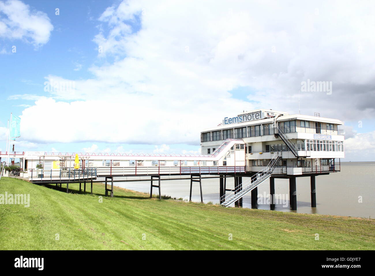 Wadden Zee Banque De Photographies Et D Images Haute R Solution Alamy   Eemshotel Delfzijl Places Sur Des Pylones Electriques Dans La Baie Dollart Mer Des Wadden Province De Groningue Pays Bas Gdjye7 