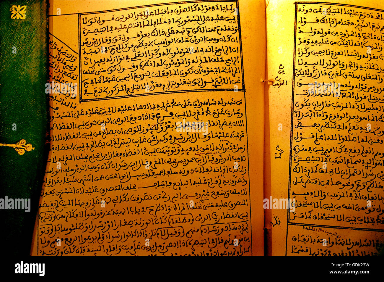Livre par le professeur universitaire et Sisi Abdeslam ben Sidi Mohamed El Houari, donner des explications à Cheikh Imam Ali Ibn Abi el Hachr Kacem, Tajasii à propos des lois et des règlements sur l'agriculture, de la volaille, les abattoirs. Banque D'Images