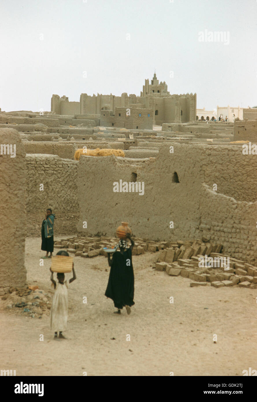Vue d'une ville du désert malien, probablement à Djenné. Banque D'Images
