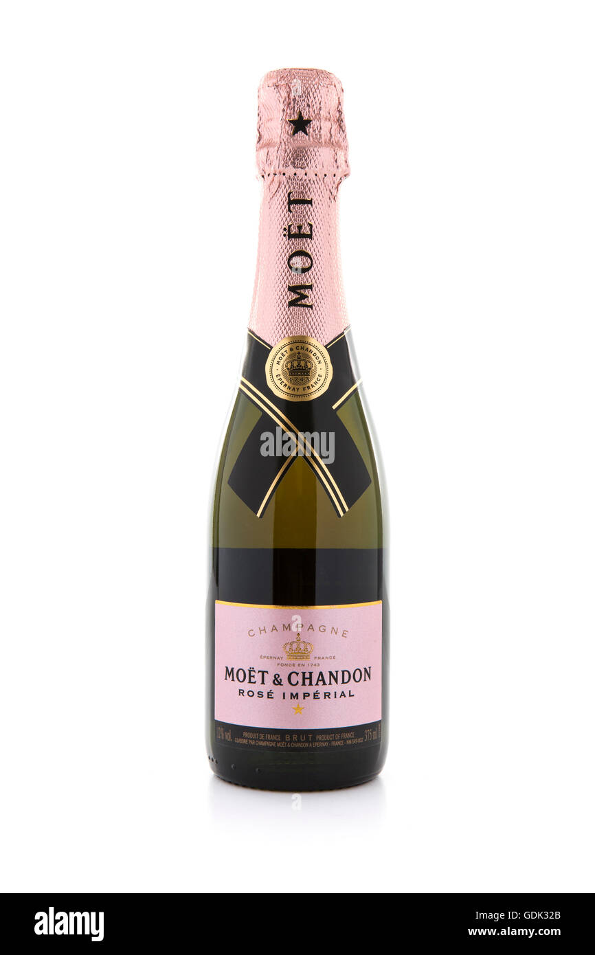 Une bouteille de Möet & Chandon Rosé champagne impériale sur un fond blanc Banque D'Images