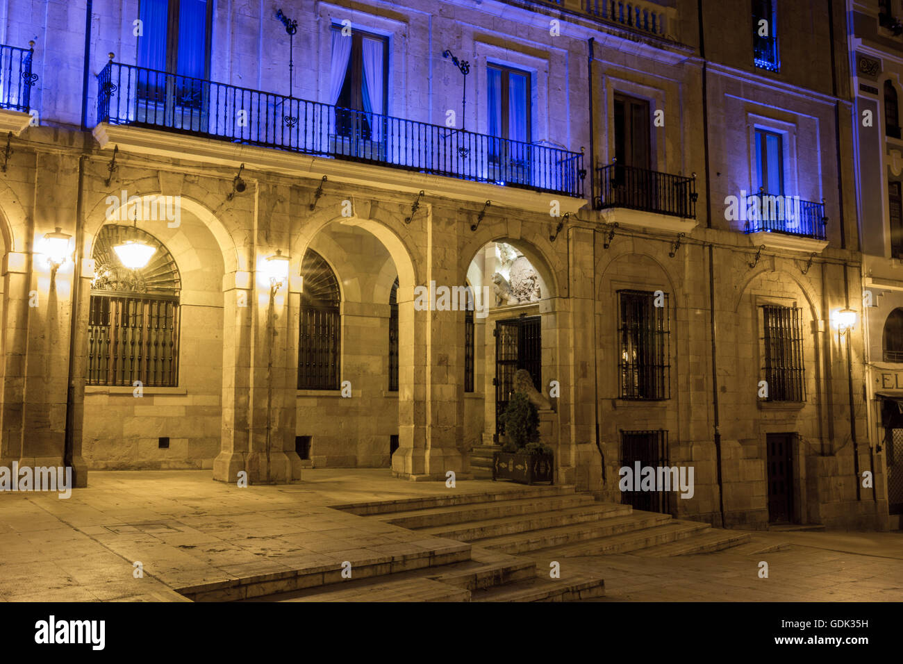 Vue de nuit sur la célèbre ville de Vigo, Espagne Banque D'Images