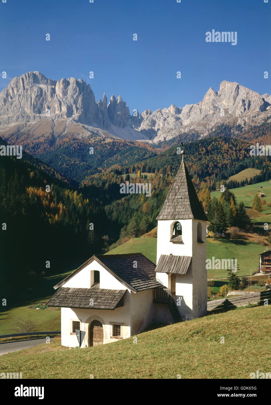 Géographie / voyages, Italie, Tyrol du Sud, St Zyprian / Niveaux, église, vue extérieure, Banque D'Images