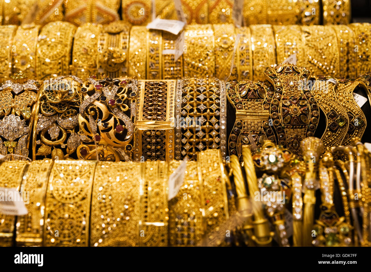 Bracelets d'or à vendre à Dubaï Gold Souk de Dubaï, Emirats Arabes Unis Banque D'Images, Photo