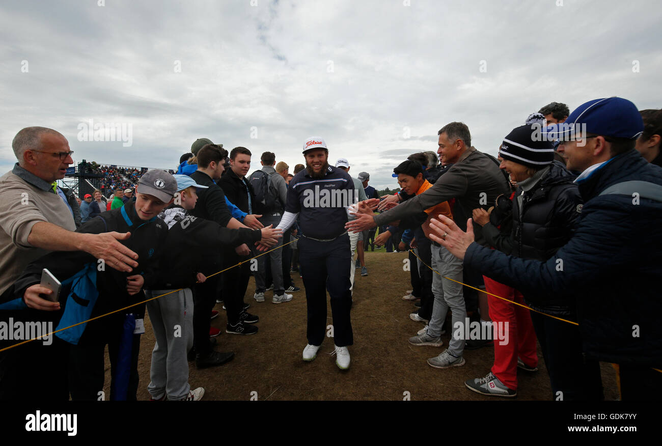 L'Angleterre Andrew Johnston promenades pour la 15e journée en t au cours de quatre de l'Open Championship 2016 au Royal Troon Golf Club, South Ayrshire. Banque D'Images