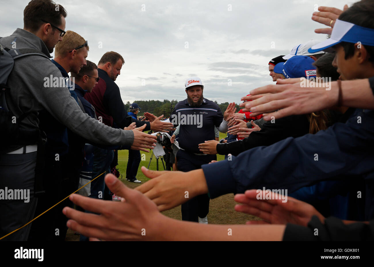 L'Angleterre Andrew Johnston promenades pour la 15e journée en t au cours de quatre de l'Open Championship 2016 au Royal Troon Golf Club, South Ayrshire. Banque D'Images
