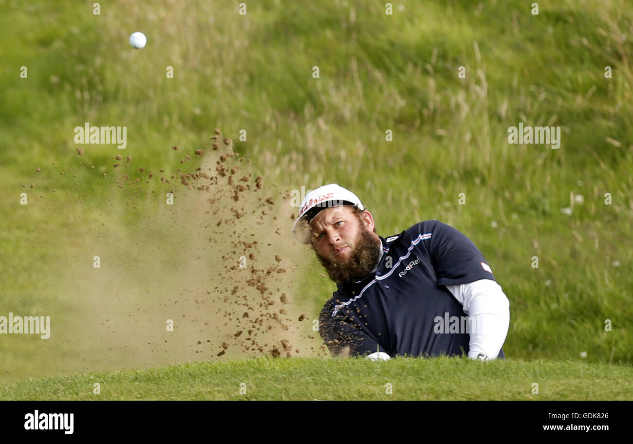 L'Angleterre Andrew Johnston joue hors du bunker sur le 15e trou lors de la quatrième journée du championnat ouvert 2016 de Royal Troon Golf Club, South Ayrshire. Banque D'Images