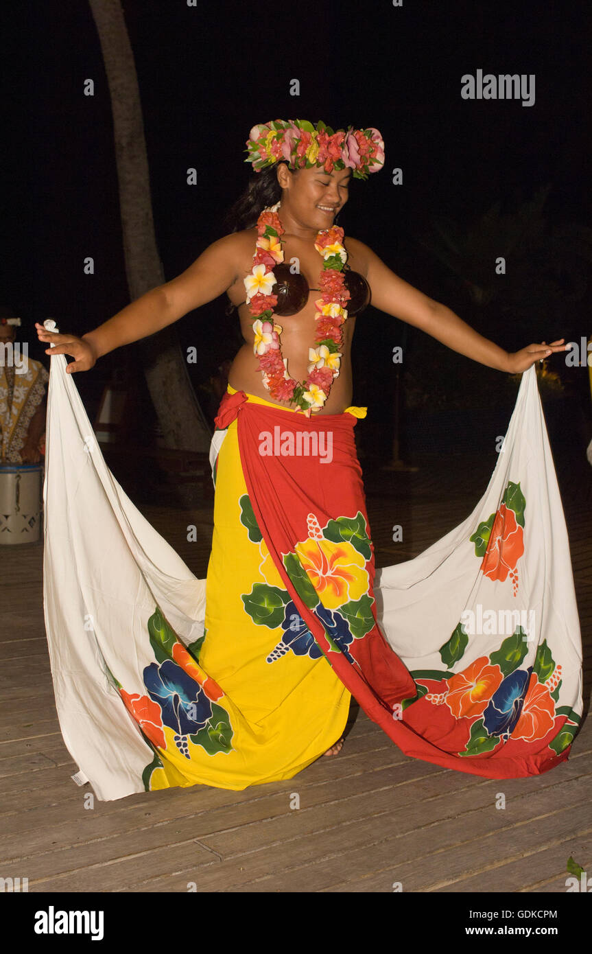 Danseur, Kia Ora Resort, Rangiroa, archipel des Tuamotu, en Polynésie française, l'Océan Pacifique Banque D'Images