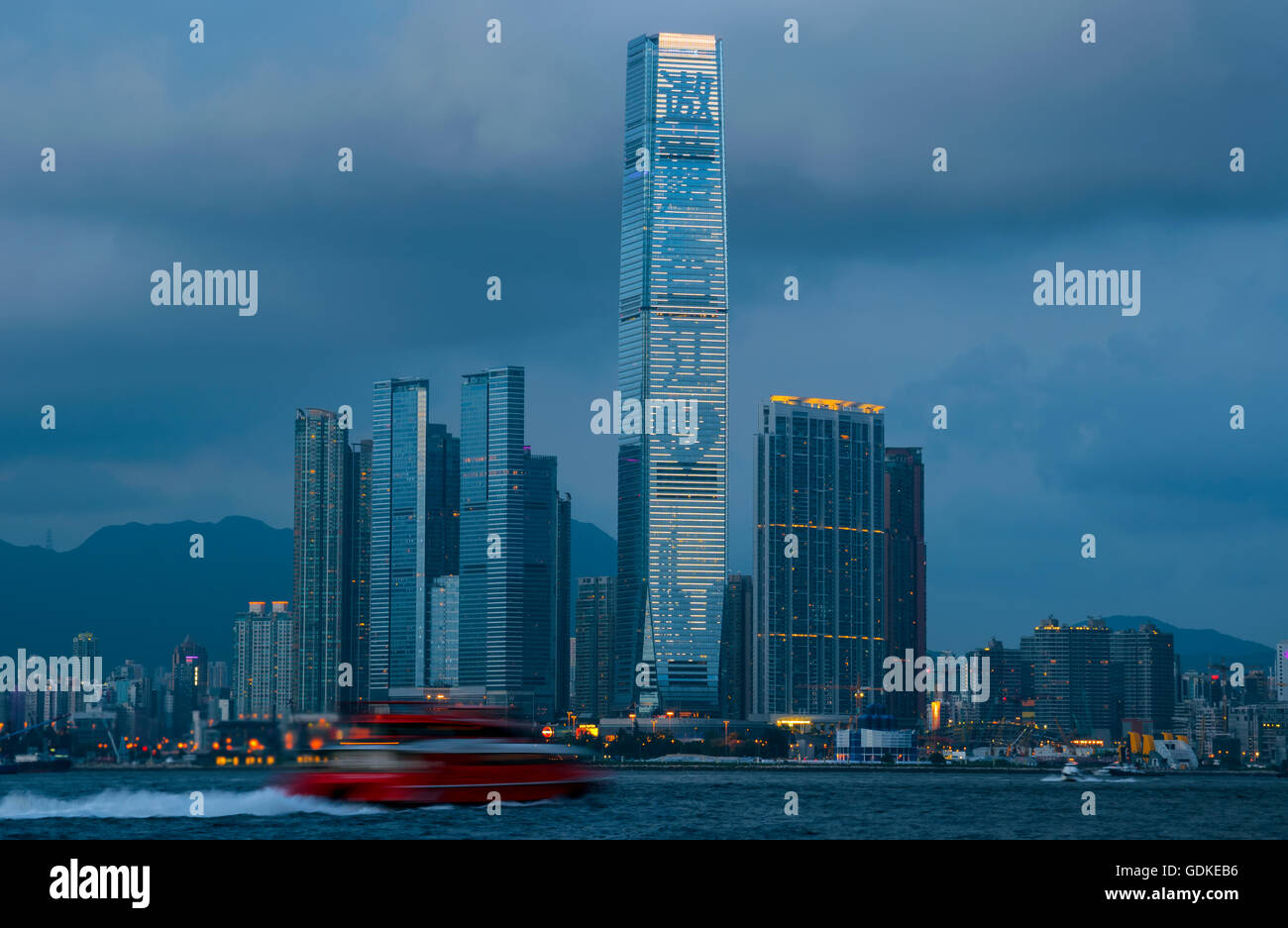 La nouvelle ville de Kowloon et de Hong Kong, le plus haut bâtiment de l'International commerce center ICC, Hong Kong, Chine. Banque D'Images
