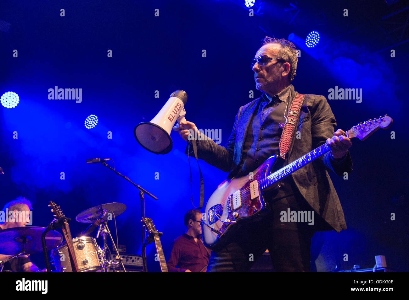 Elvis Costello en concert à Galway Arts Festival. Banque D'Images