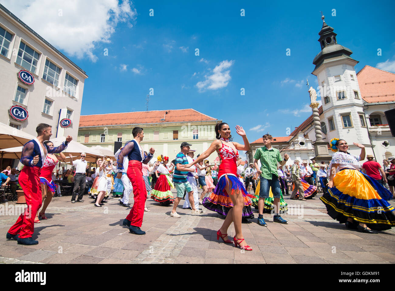 Inspiraciones Costarricenses de San José, Costa Rica, l'exécution au 28ème Festival de Folklore CIOFF international Folkart, folklore sous-festival Festival de Carême, l'un des plus grands festivals en plein air en Europe. Folkart, Festival le Carême, Maribor, Slovénie, 2016. Banque D'Images