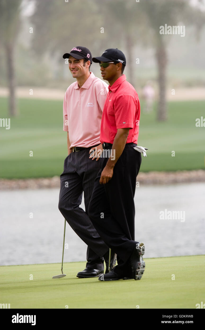 Ross Fisher et Tiger Woods, DUBAÏ, ÉMIRATS ARABES UNIS. Banque D'Images