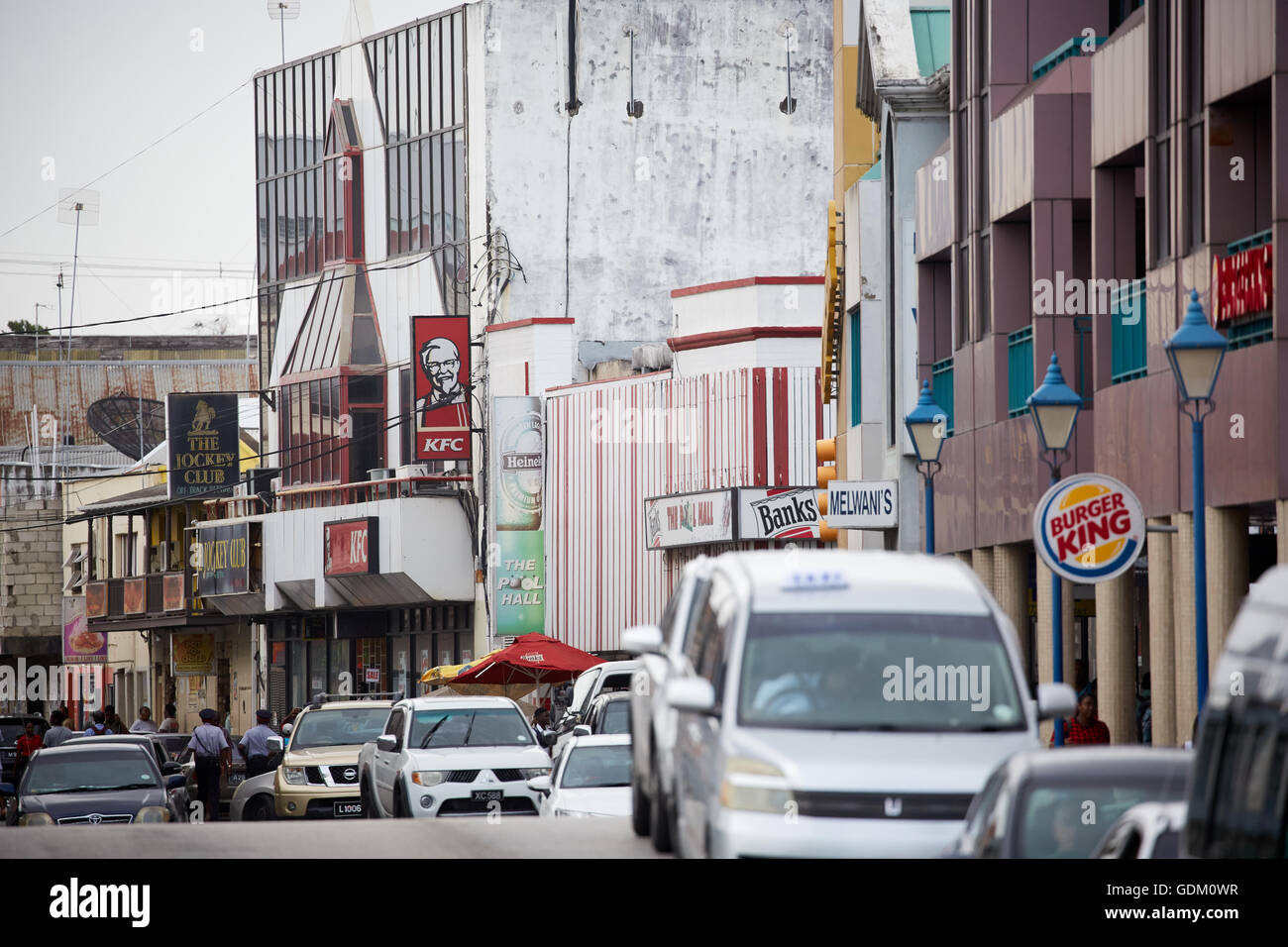 Les Petites Antilles La Barbade paroisse Saint Michael West indies Bridgetown IMPERIAL PLAZA rue large occupé stree shoppers bondé Banque D'Images