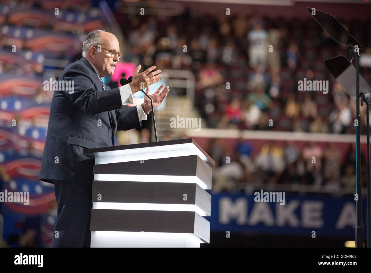 Cleveland, Ohio, USA. 18 juillet, 2016. Ancien maire de New York Rudy Giuliani parle. Première nuit à la Convention Nationale Républicaine Crédit : Philip Scalia/Alamy Live News Banque D'Images
